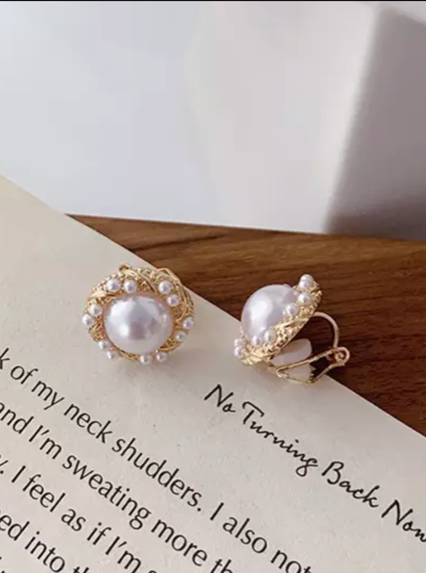 Clip on 1/2" Xsmall gold and white multi pearl earrings
